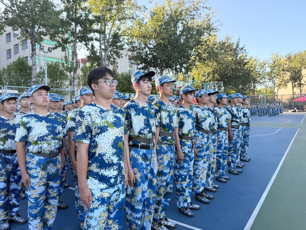 2026级新生拉练军训活...